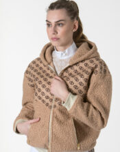 Felpa FLUFFY Teddy donna con cappuccio e zip, logo Accademia Italiana Style all-over, ideale per equitazione e tempo libero.