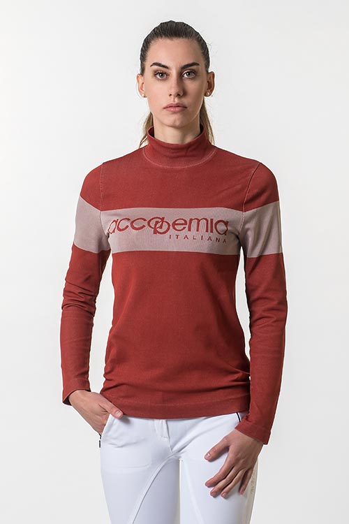 Felpa tecnica da donna Sweet di Accademia Italiana con collo alto, maniche lunghe e logo jacquard centrale, ideale per l’equitazione e attività in scuderia.