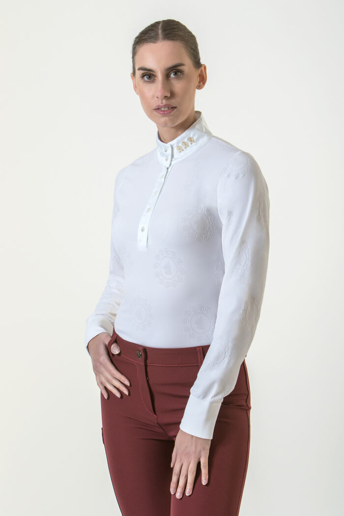 Polo concorso manica lunga donna "Cocka" di Accademia Italiana Style, tessuto seamless con motivo jacquard a coccarda, design tecnico elegante per equitazione.